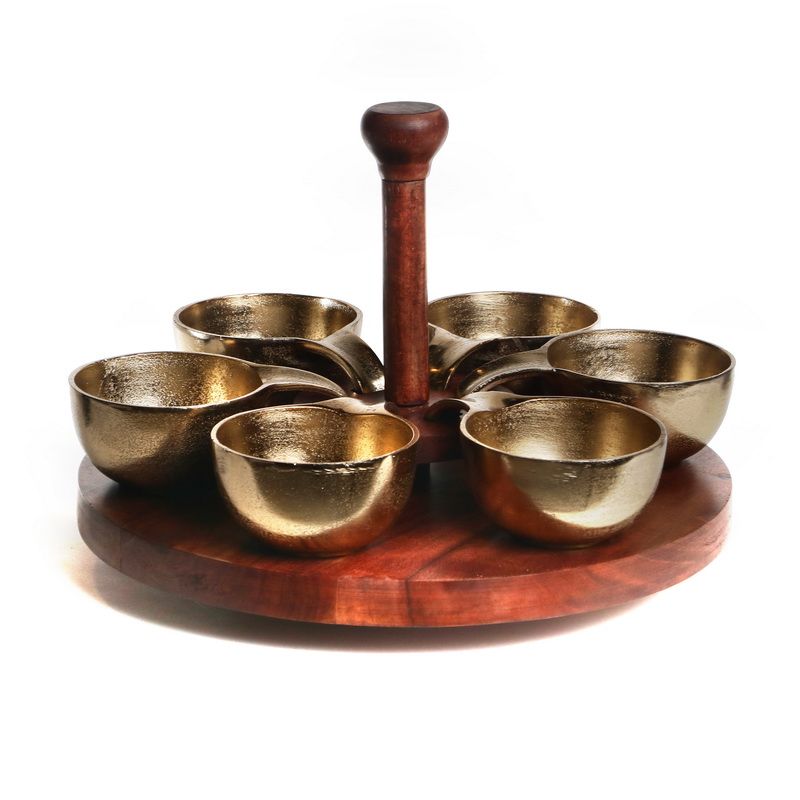 6 קעריות הגשה מתכת זהב על בסיס עץ עגול קוטר 39.5 גובה 25 ס"מ