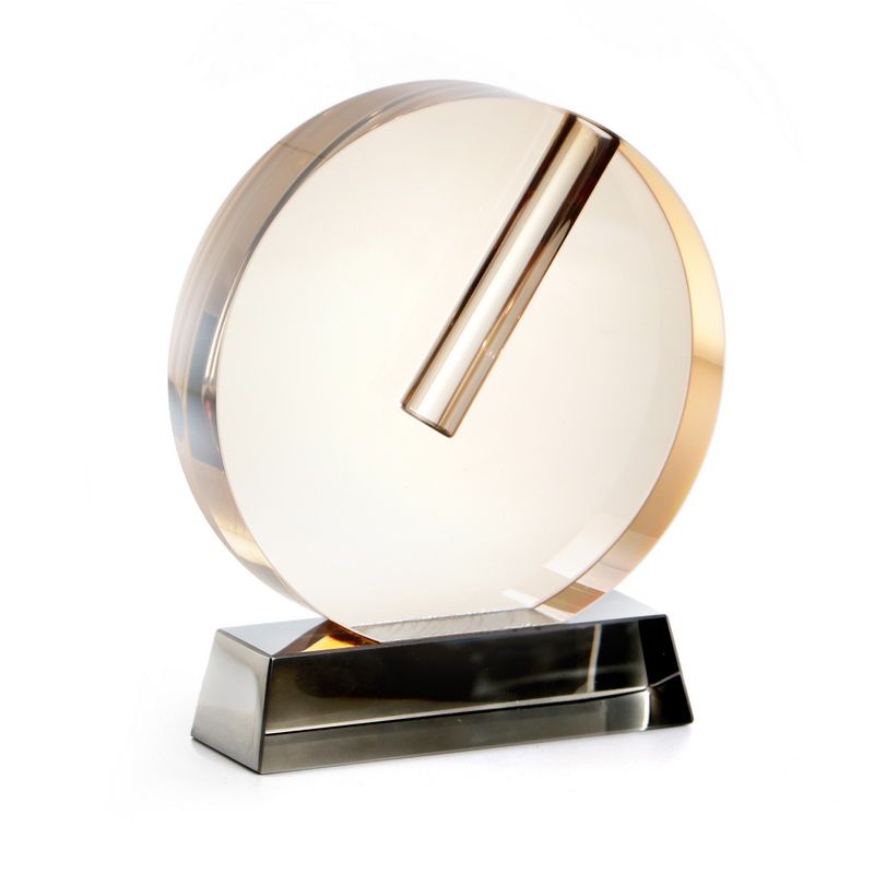 אגרטל זכוכית ענבר מעוצב כעיגול על בסיס מלבני גובה 16.5 ס"מ 14.5/4.3 ס"מ