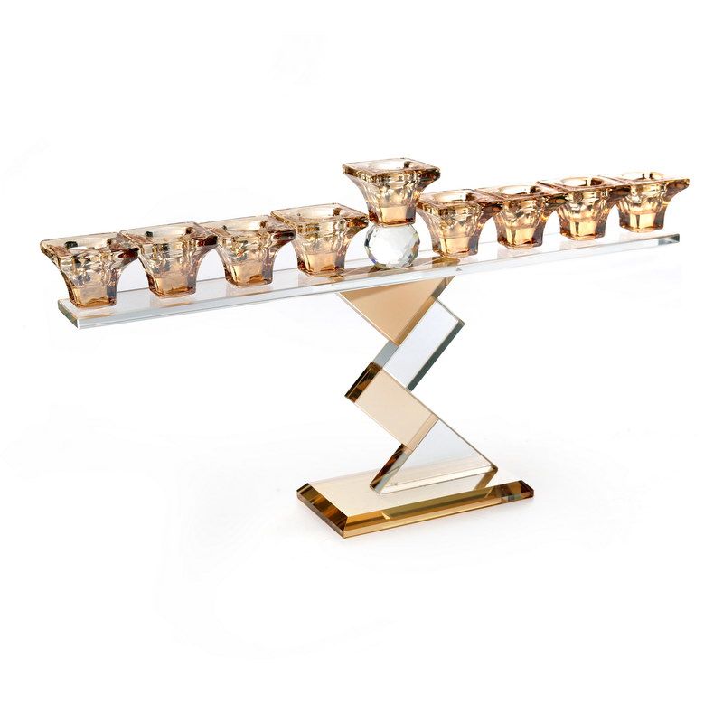 חנוכיה קריסטל שקוף שילוב ענבר גובה 20 ס"מ רוחב 37 ס"מ