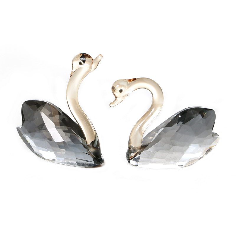 זוג ברבורים קריסטל אפור/ ענבר 3/7.5 ס"מ גובה 8 ס"מ